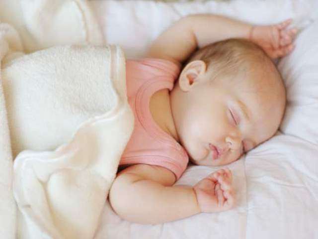 Tập cho bé thói quen nằm im trước khi ngủ