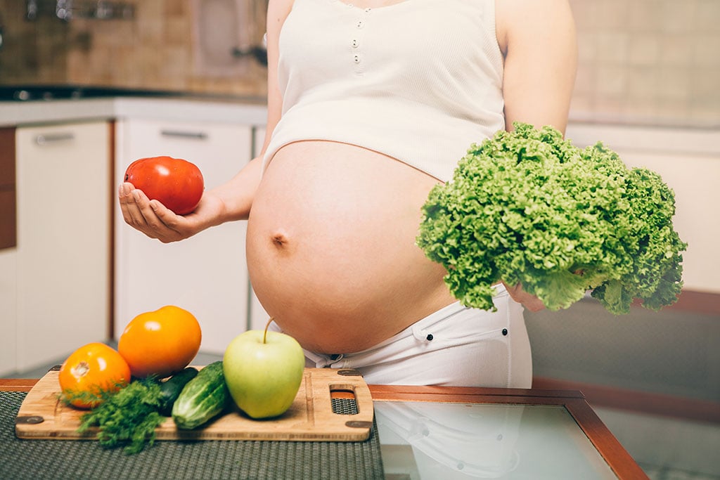 Chế độ dinh dưỡng cho phụ nữ mang thai cần đầy đủ các chất dinh dưỡng