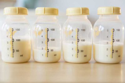 Những lợi ích của sữa mẹ mang lại cho trẻ