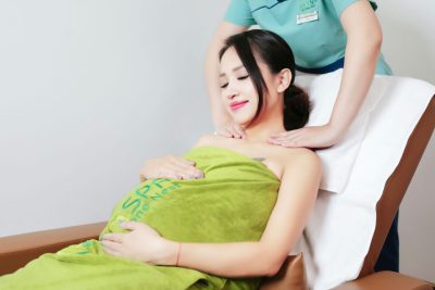 Mẹ bầu được thư giãn, giảm căng thẳng cùng với dịch vụ chăm sóc của BON Spa