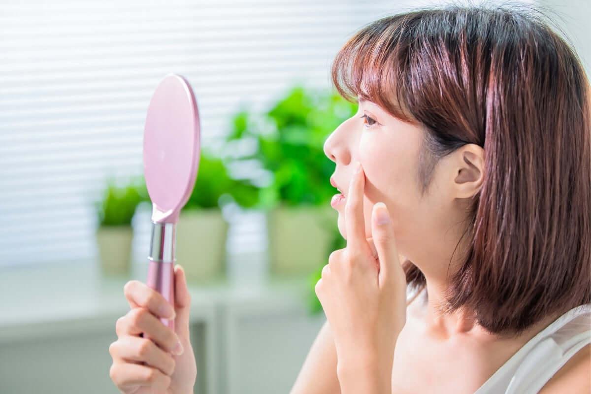 Nguyên Nhân Chính Dẫn đến Hiện Tượng Ngủ Dậy Da Mặt Nhiều Dầu