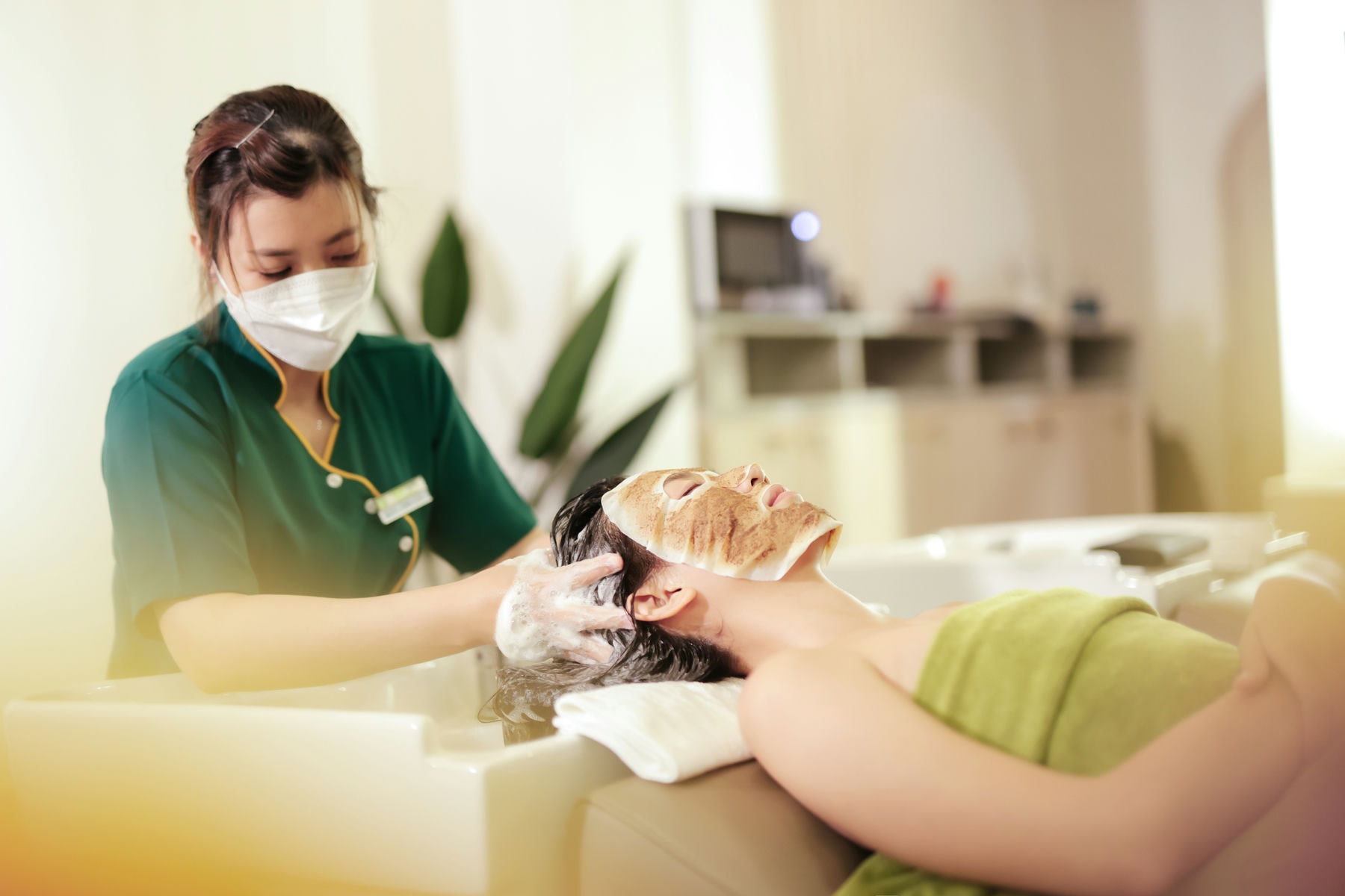 Vì Sao Mẹ Sau Sinh Nên Chọn Gội đầu Dưỡng Sinh Tại Bon Spa