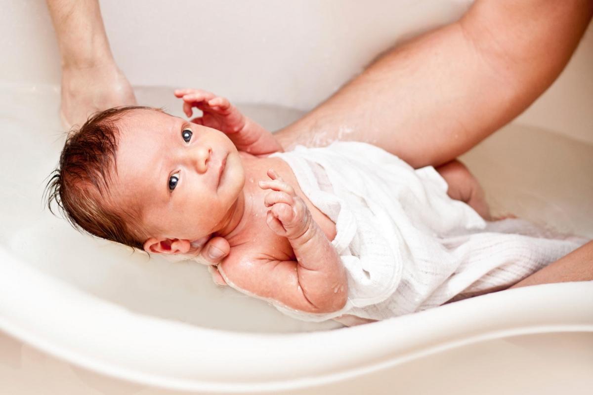 Hướng Dẫn Các Bước Tắm Bé Sơ Sinh An Toàn