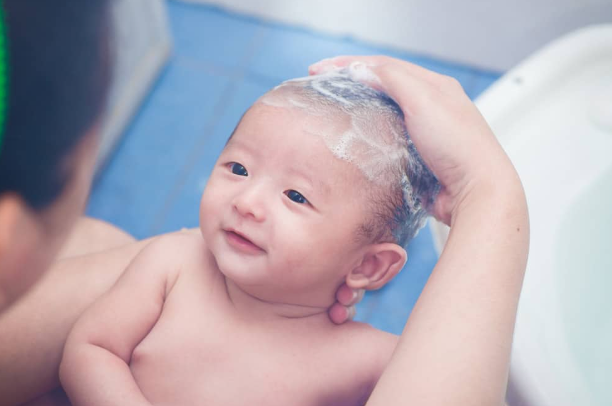 Tương Tác Với Bé Trong Lúc Tắm
