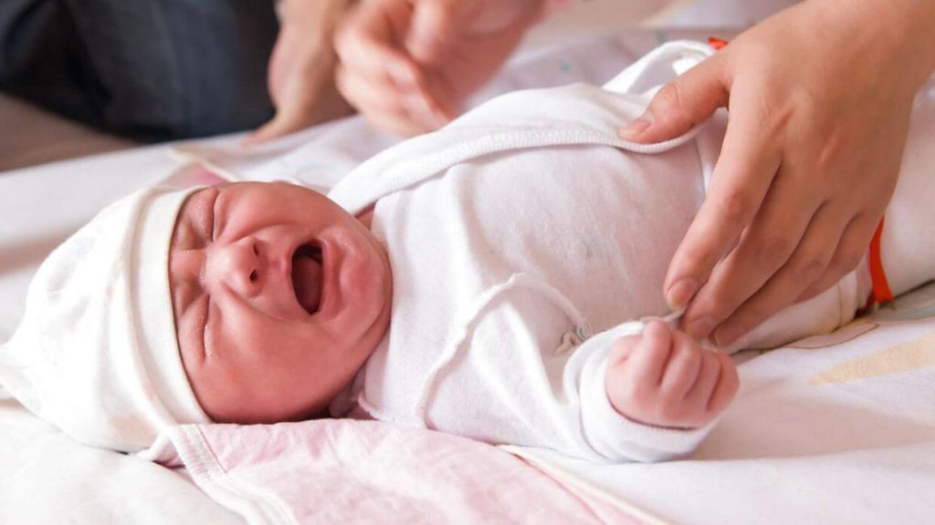 Colic ở Trẻ Sơ Sinh Là Gì Và Vì Sao Bé Thường Quấy Khóc