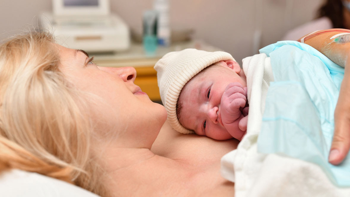 Cách chăm sóc trẻ sơ sinh mới đẻ trong những ngày đầu sau sinh