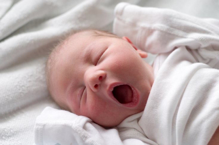 Những Yếu Tố ảnh Hưởng đến Thời Gian Ngủ Của Trẻ Sơ Sinh